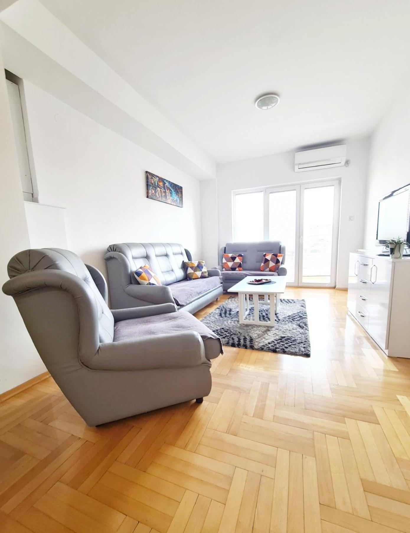 Urban Hostel & Apartments Скопие Екстериор снимка