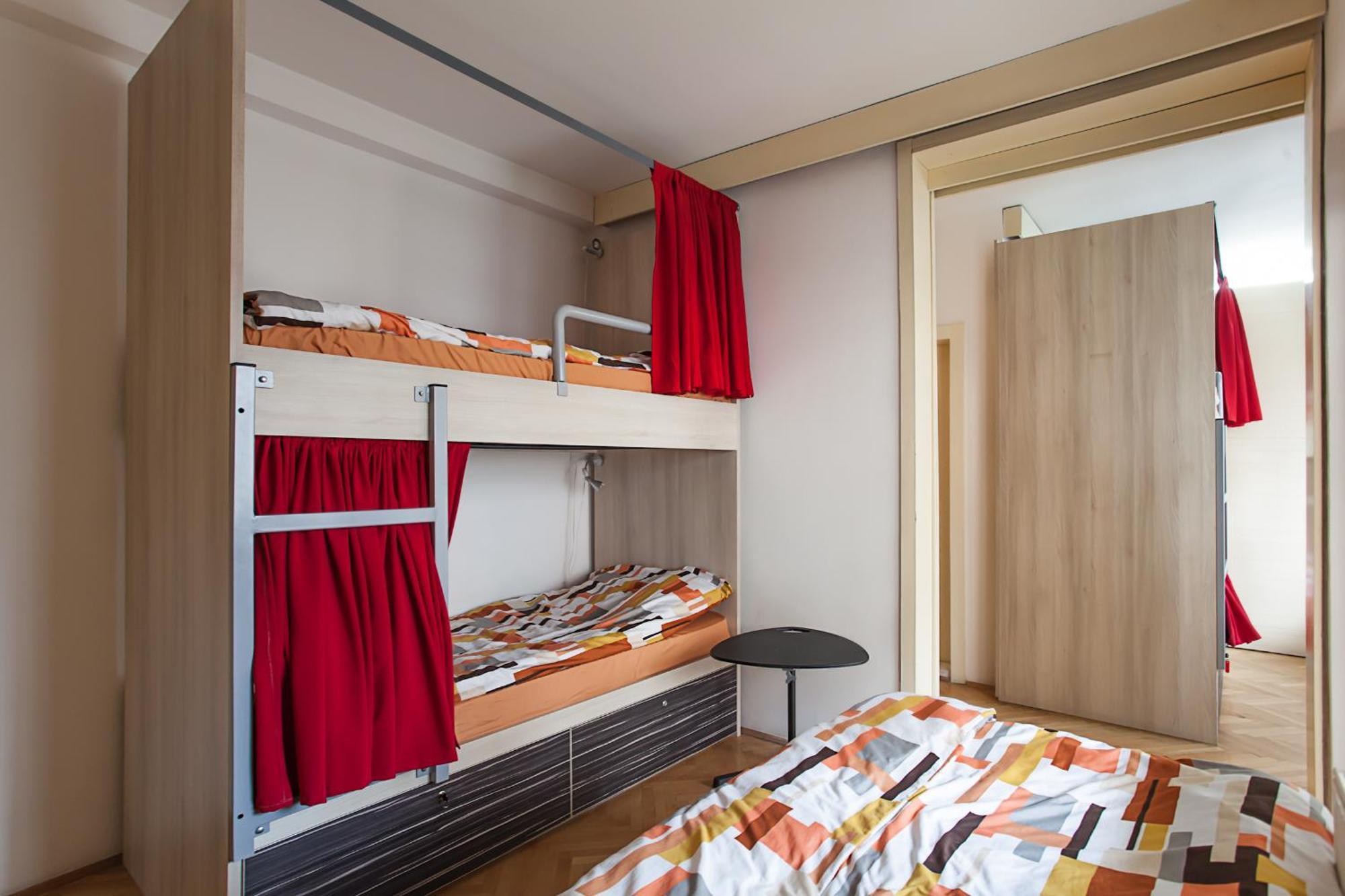 Urban Hostel & Apartments Скопие Екстериор снимка