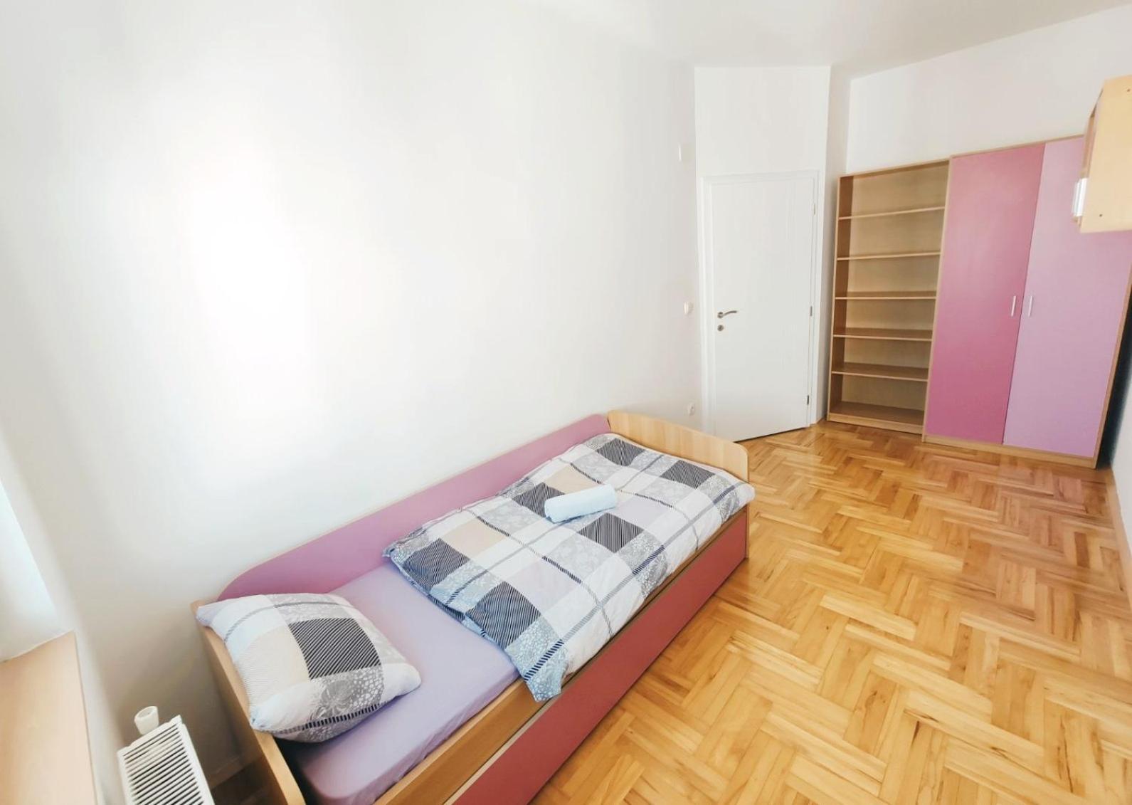 Urban Hostel & Apartments Скопие Стая снимка