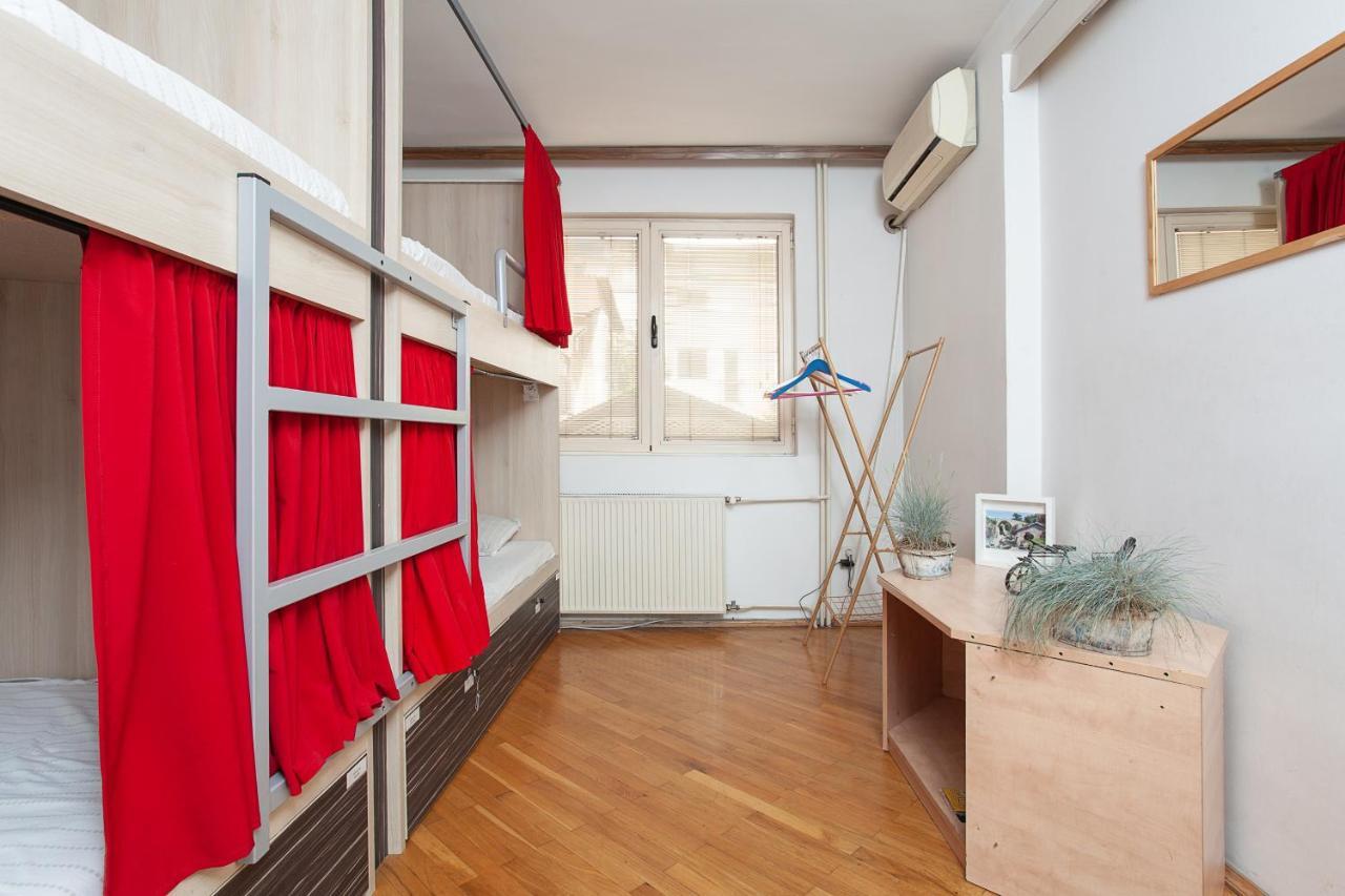 Urban Hostel & Apartments Скопие Екстериор снимка